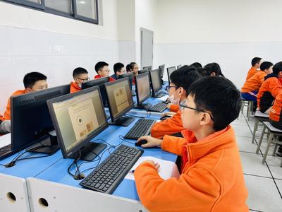 创新驱动未来 第四届信息技术科技节—创意编程与计算机信息技术开发