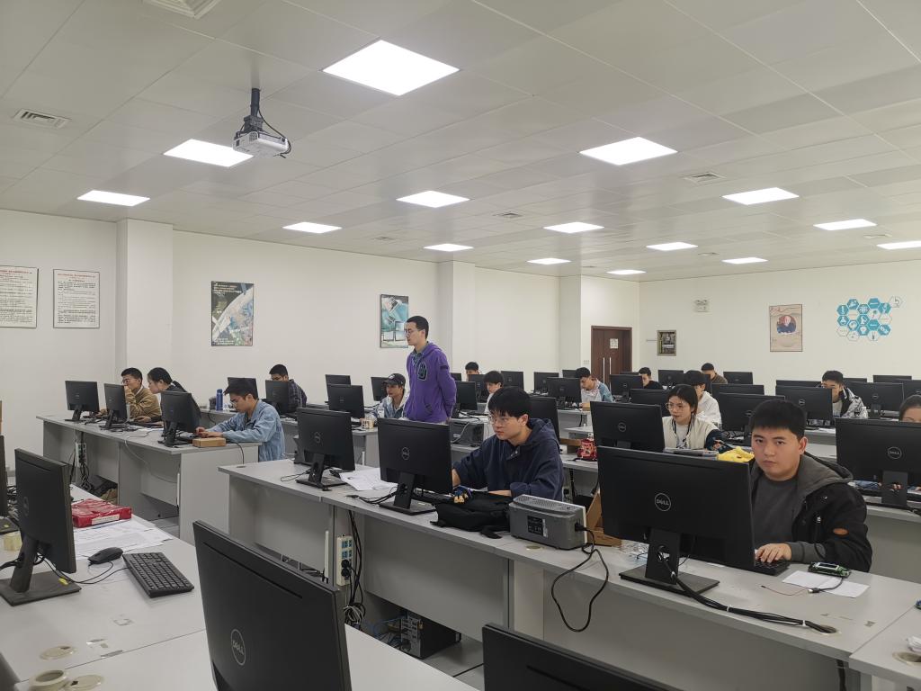 电子信息学院成功举办“第十四届蓝桥杯全国软件和信息技术大赛”计算机信息技术开发赛